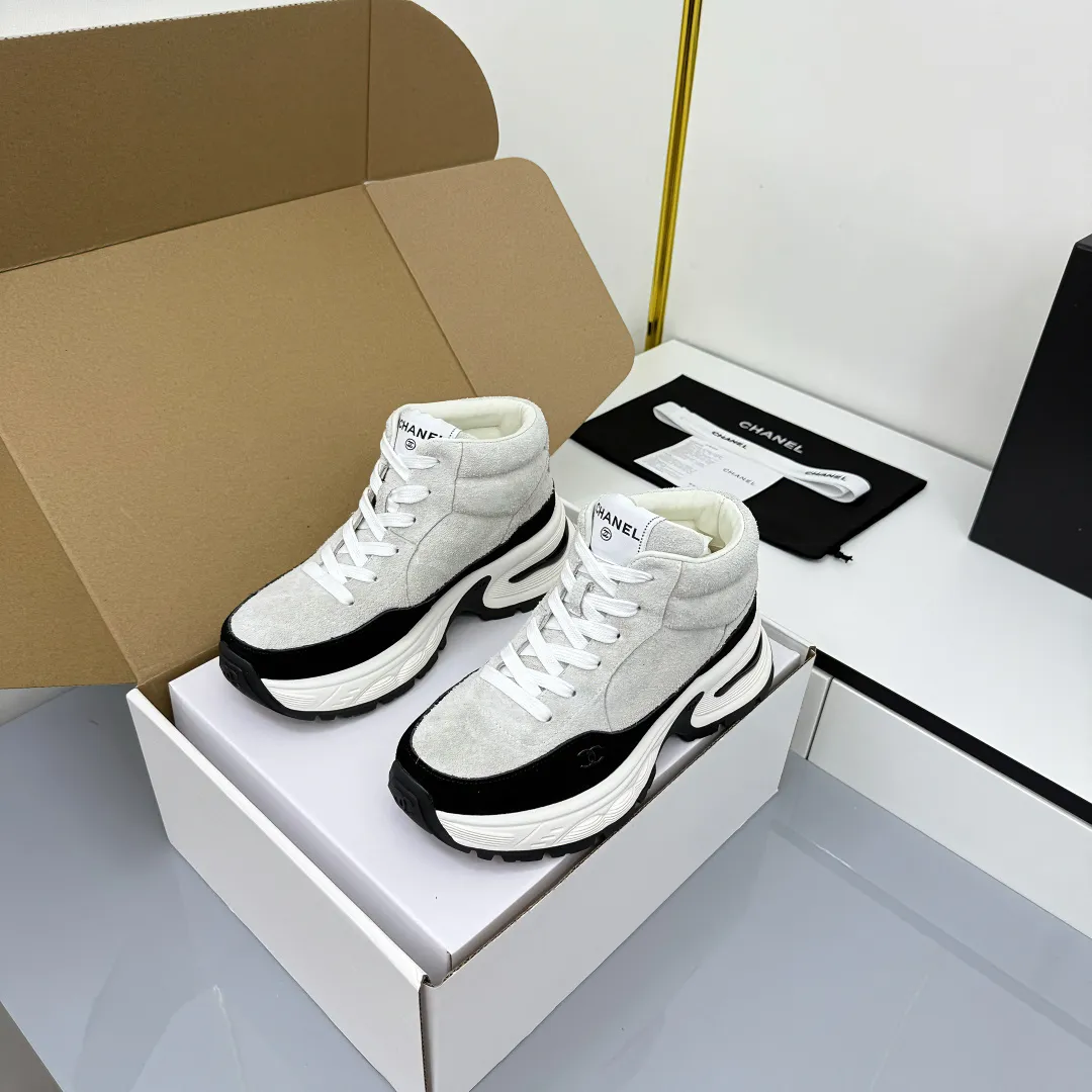👟👟Ex-factory price 700👟👟 Chanel bread shoes ~ original calfskin panda shoes Chanel 25C latest hot style panda black and white sports shoes casual sneakers Xiaoxiang hot item classic black and white panda color coco girls must pay Fabric: original custom mixed sheepskin lining: original imported breathable mesh lining outsole: Original molded rubber + TPU combination Size: Women's 35-41